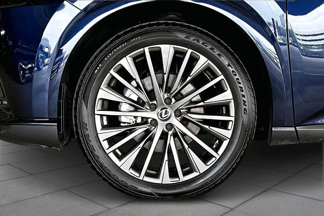 2024 Lexus RX 5th Gen - Image 10 of 12