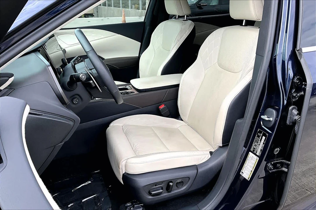 2024 Lexus RX 5th Gen - Image 8 of 12