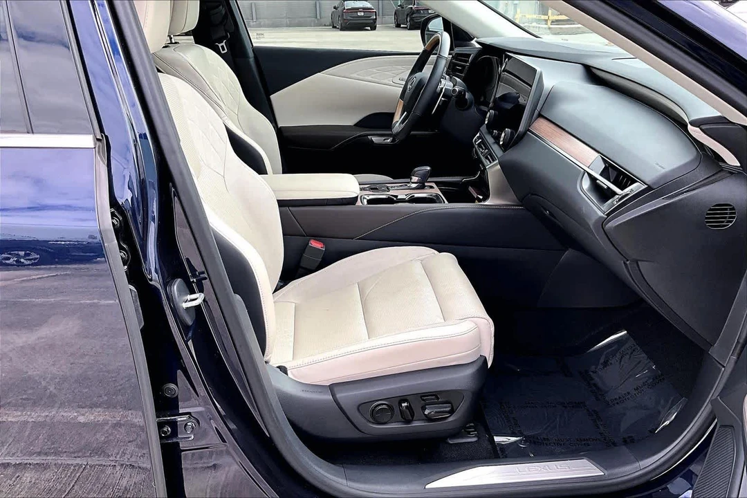 2024 Lexus RX 5th Gen - Image 9 of 12