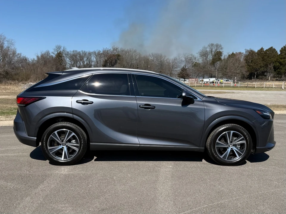 2024 Lexus RX 5th Gen - Image 8 of 21