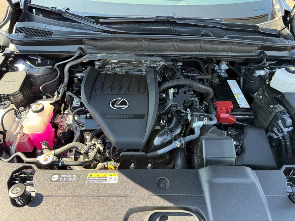 2024 Lexus RX 5th Gen - Image 18 of 21