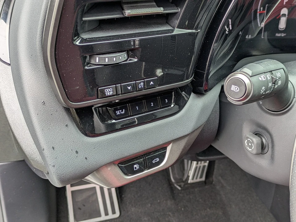 2024 Lexus RX 5th Gen - Image 17 of 21