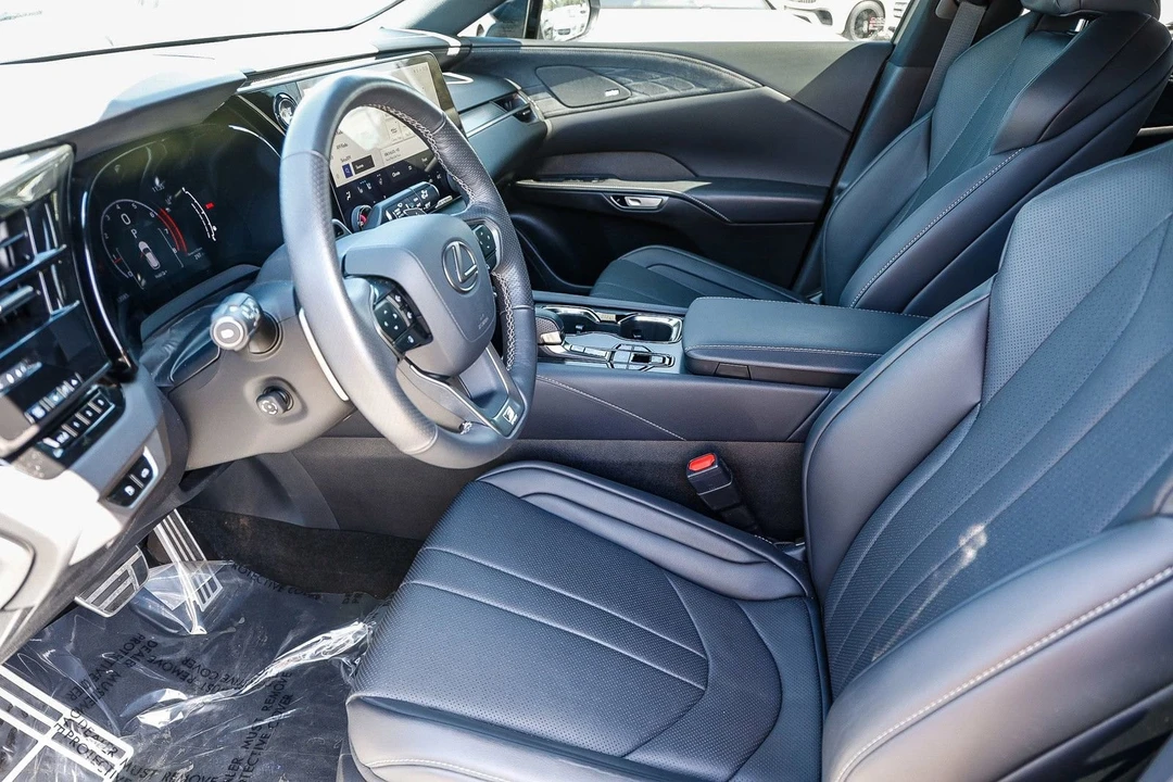 2024 Lexus RX 5th Gen - Image 19 of 21
