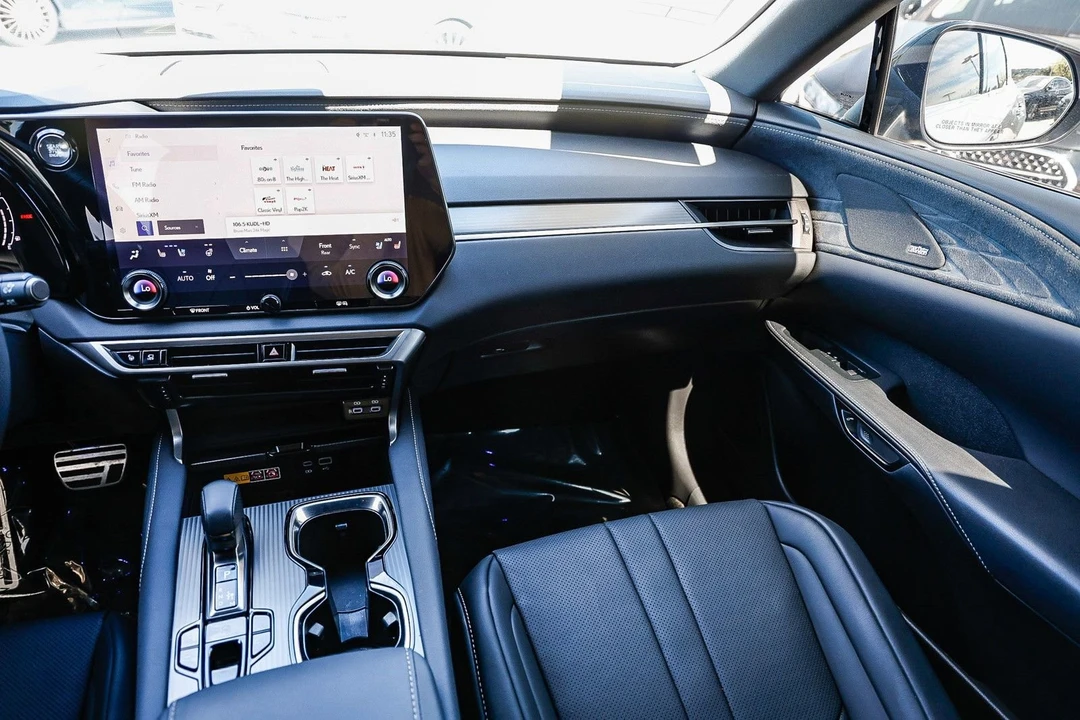 2024 Lexus RX 5th Gen - Image 15 of 21