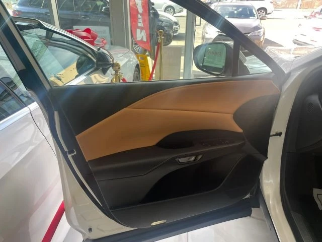 2024 Lexus RX 5th Gen - Image 7 of 21
