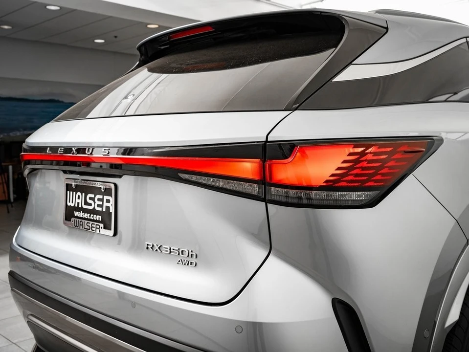 2024 Lexus RX 5th Gen - Image 17 of 21