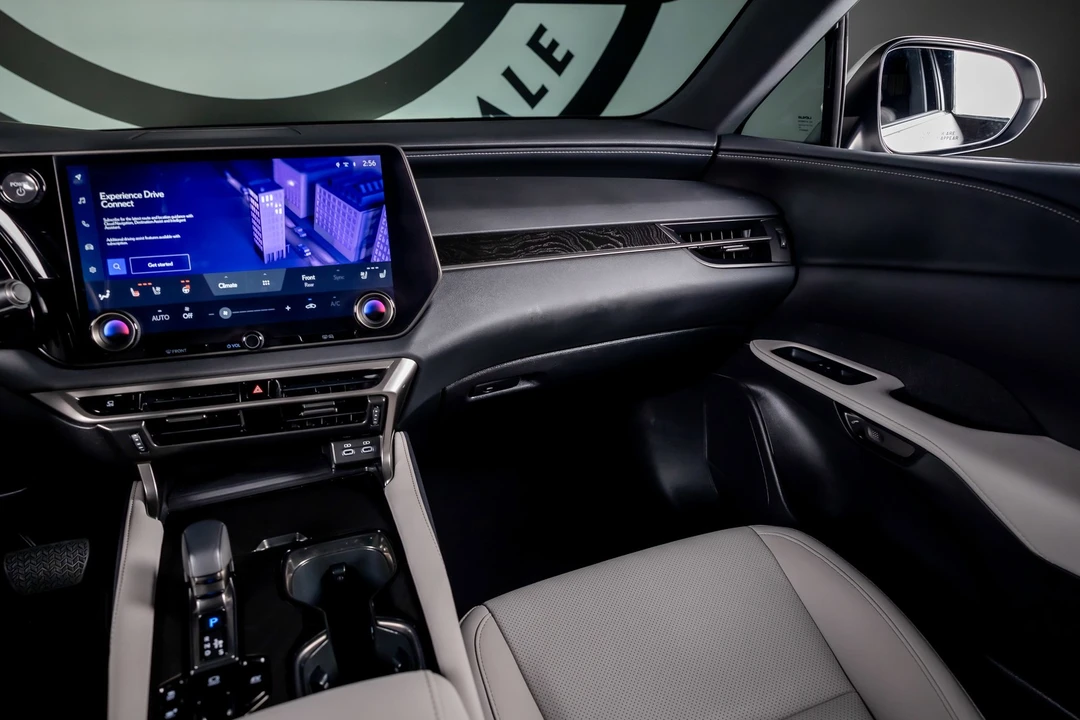 2024 Lexus RX 5th Gen - Image 8 of 12