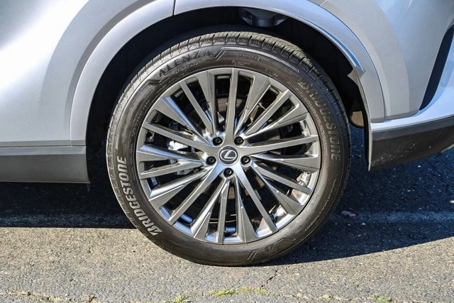2024 Lexus RX 5th Gen - Image 10 of 21