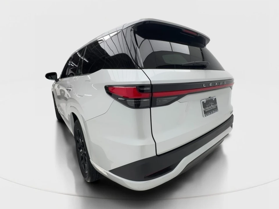 2024 Lexus ES 7th Gen - Image 10 of 21