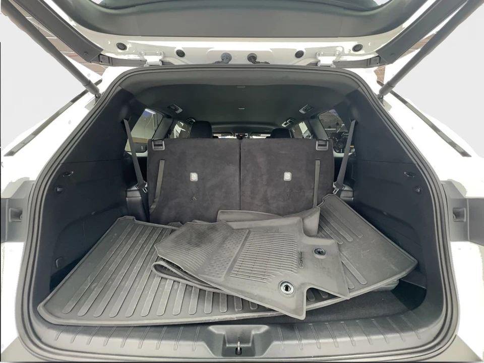 2024 Lexus ES 7th Gen - Image 16 of 21