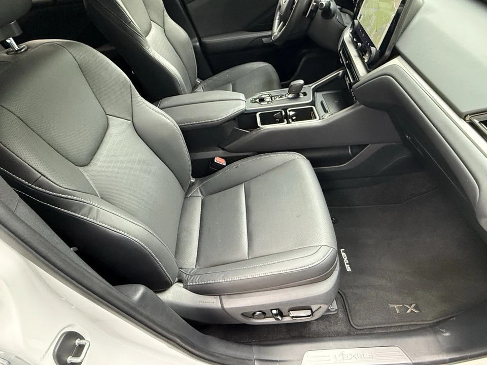 2024 Lexus - Image 24 of 31