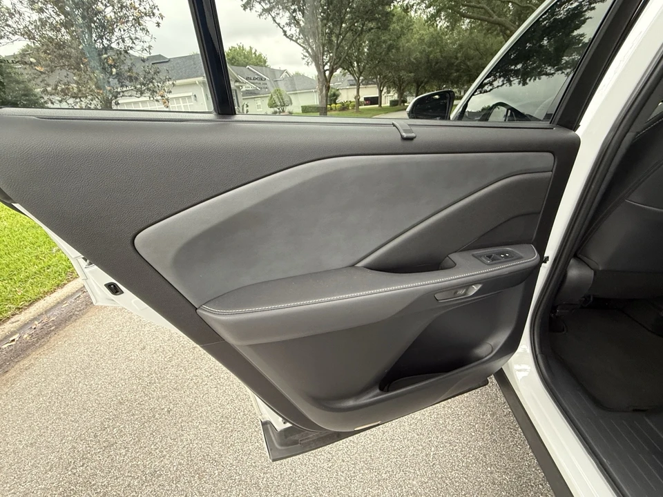 2024 Lexus - Image 19 of 31