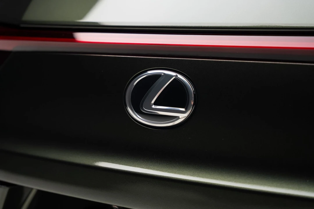 2024 Lexus - Image 29 of 31