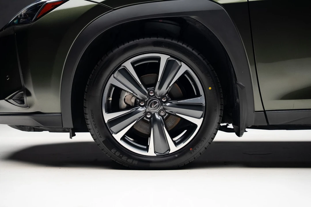2024 Lexus - Image 19 of 31