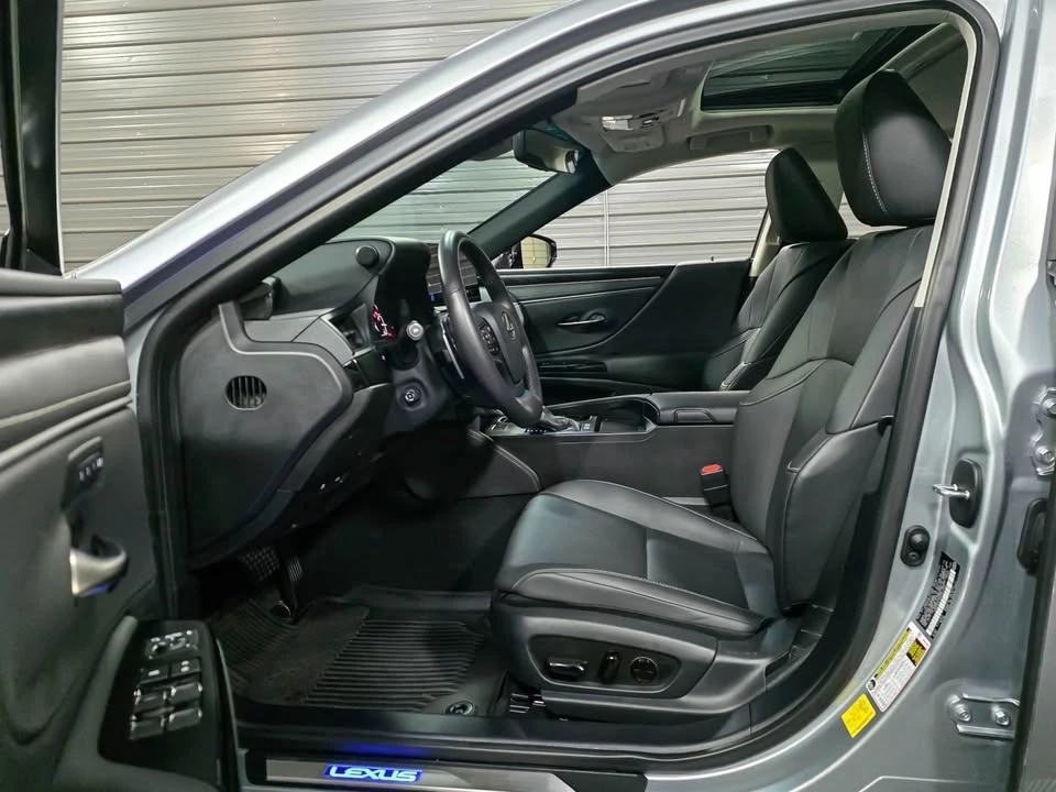2024 Lexus ES 7th Gen - Image 10 of 17