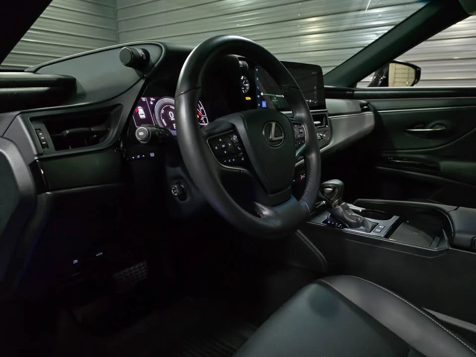2024 Lexus ES 7th Gen - Image 7 of 17