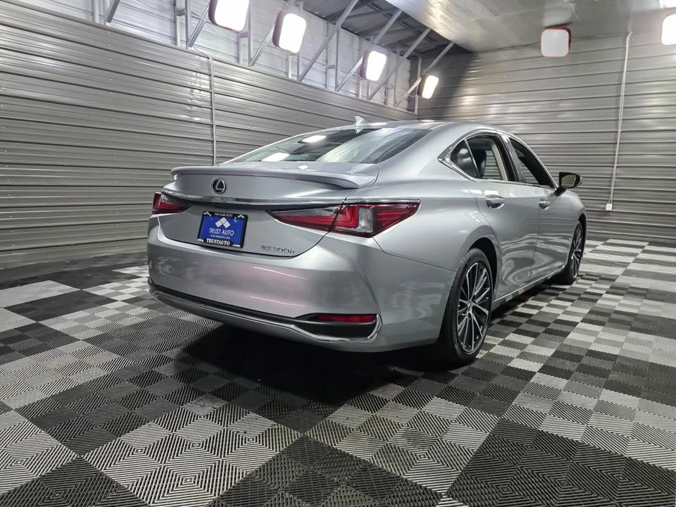 2024 Lexus ES 7th Gen - Image 2 of 17