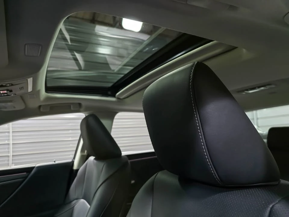 2024 Lexus ES 7th Gen - Image 11 of 17