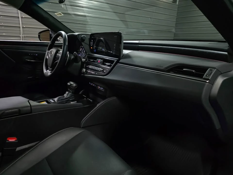 2024 Lexus ES 7th Gen - Image 9 of 17