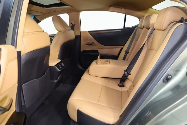 2024 Lexus ES 7th Gen - Image 17 of 20