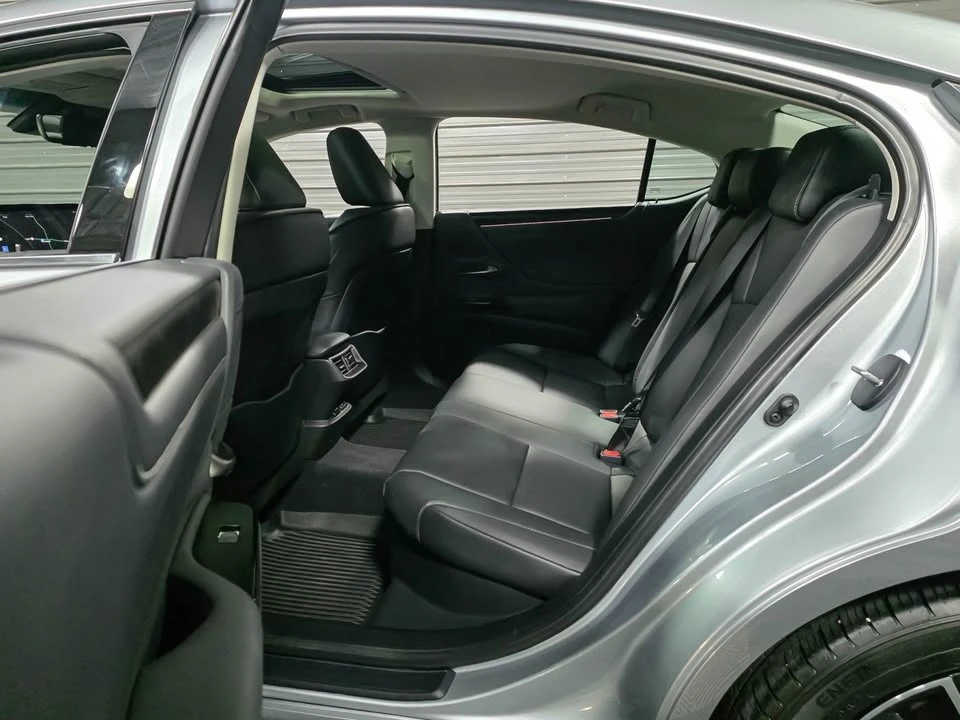 2024 Lexus ES 7th Gen - Image 13 of 17