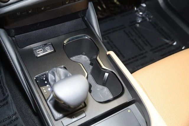 2024 Lexus ES 7th Gen - Image 13 of 20