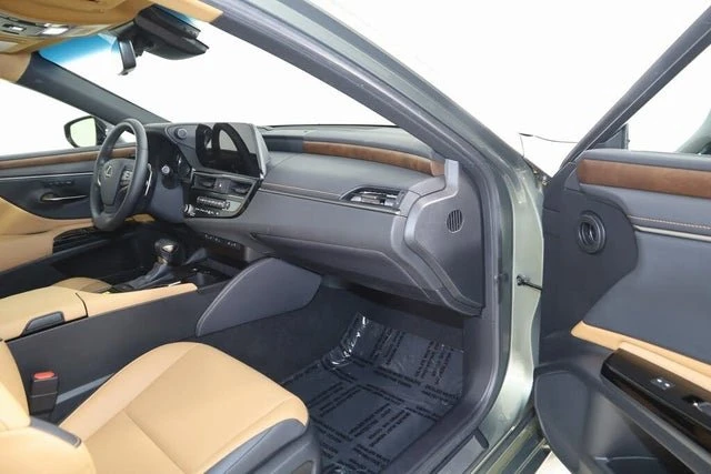 2024 Lexus ES 7th Gen - Image 15 of 20