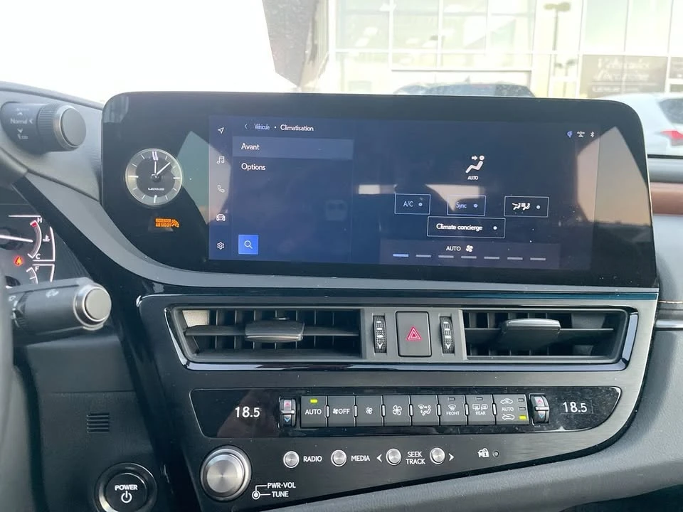 2024 Lexus ES 7th Gen - Image 11 of 20