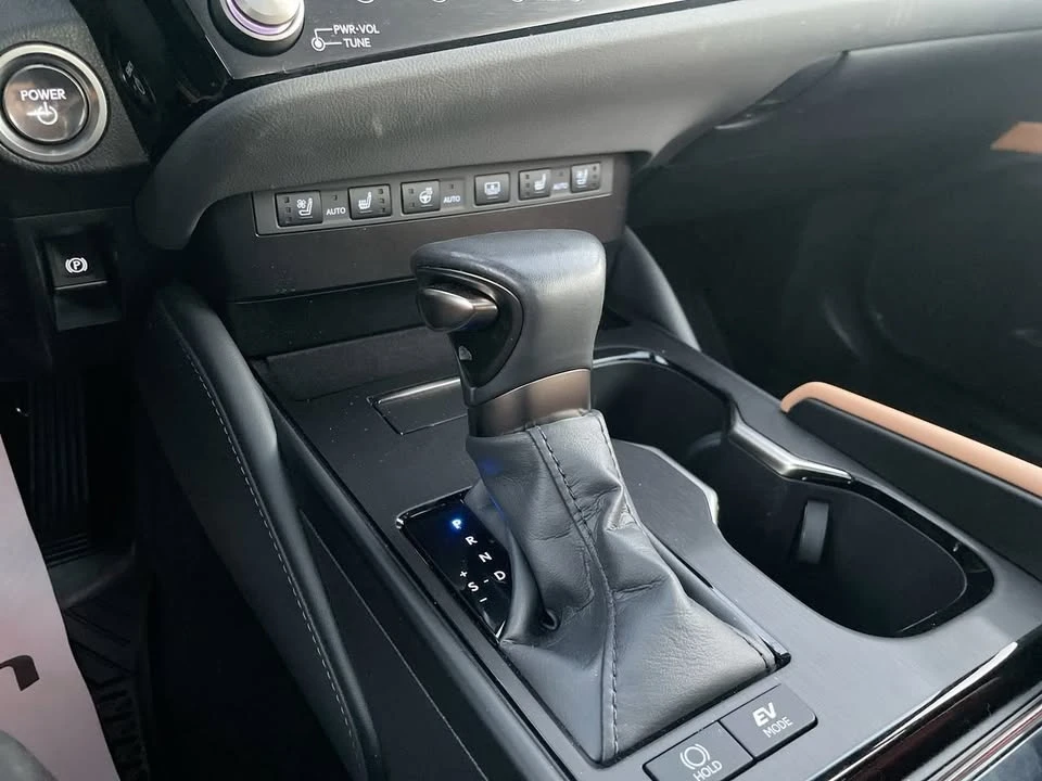 2024 Lexus ES 7th Gen - Image 12 of 20