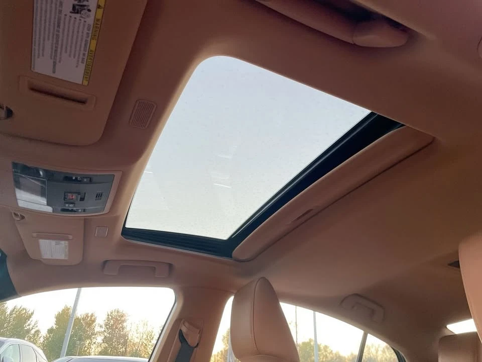 2024 Lexus ES 7th Gen - Image 14 of 20