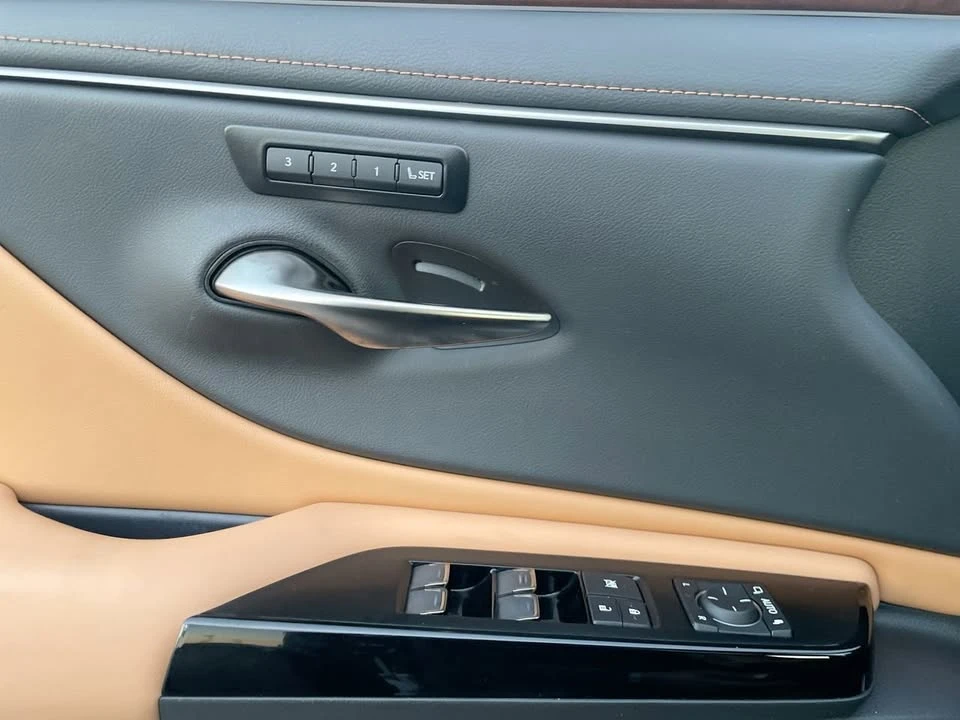2024 Lexus ES 7th Gen - Image 5 of 20