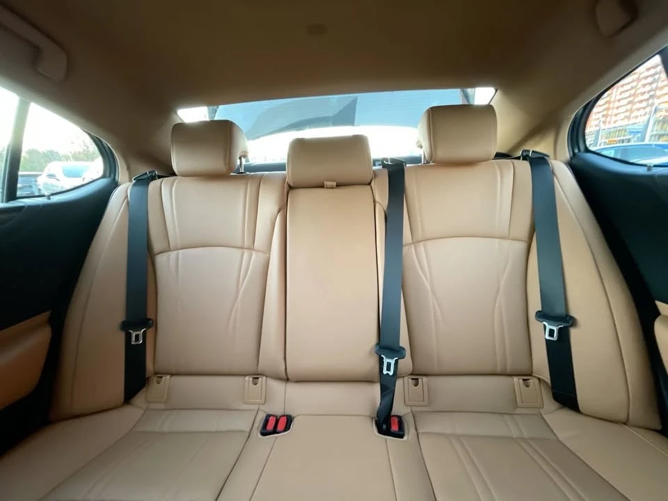 2024 Lexus ES 7th Gen - Image 15 of 20