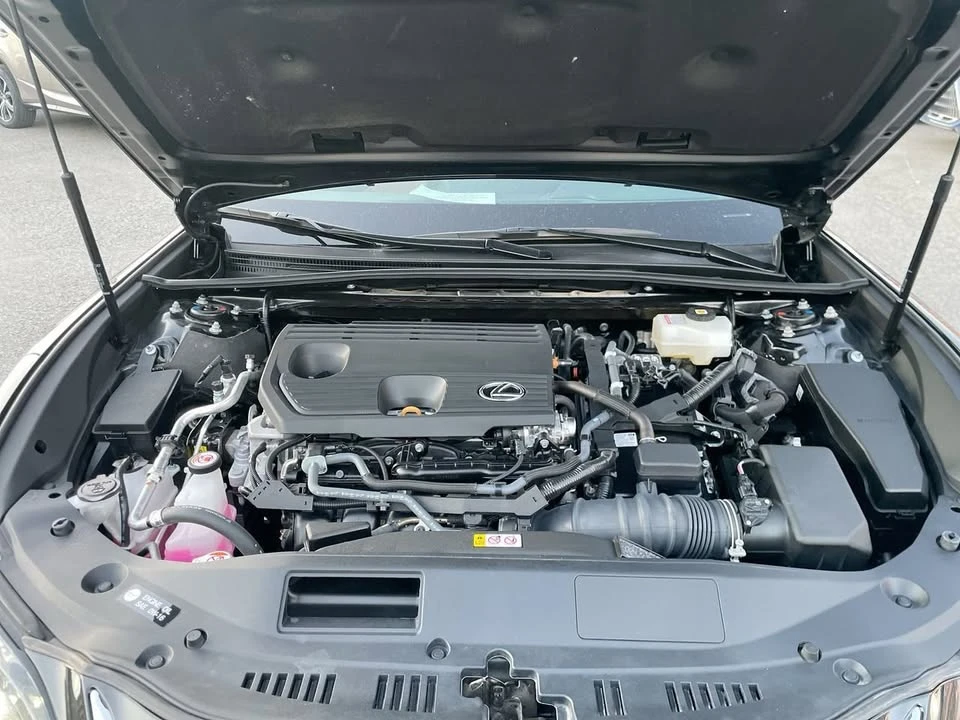 2024 Lexus ES 7th Gen - Image 18 of 20