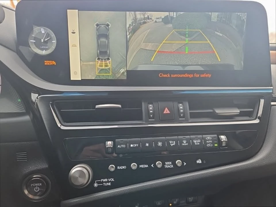 2024 Lexus ES 7th Gen - Image 8 of 20