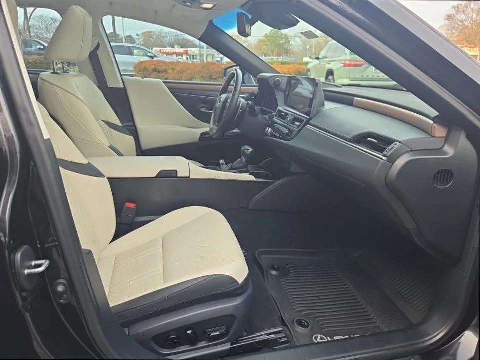 2024 Lexus ES 7th Gen - Image 14 of 20