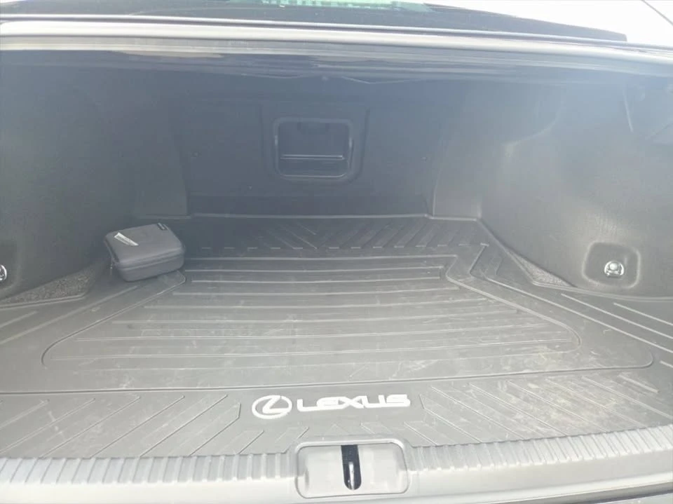 2024 Lexus ES 7th Gen - Image 16 of 20