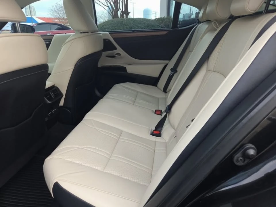 2024 Lexus ES 7th Gen - Image 13 of 20