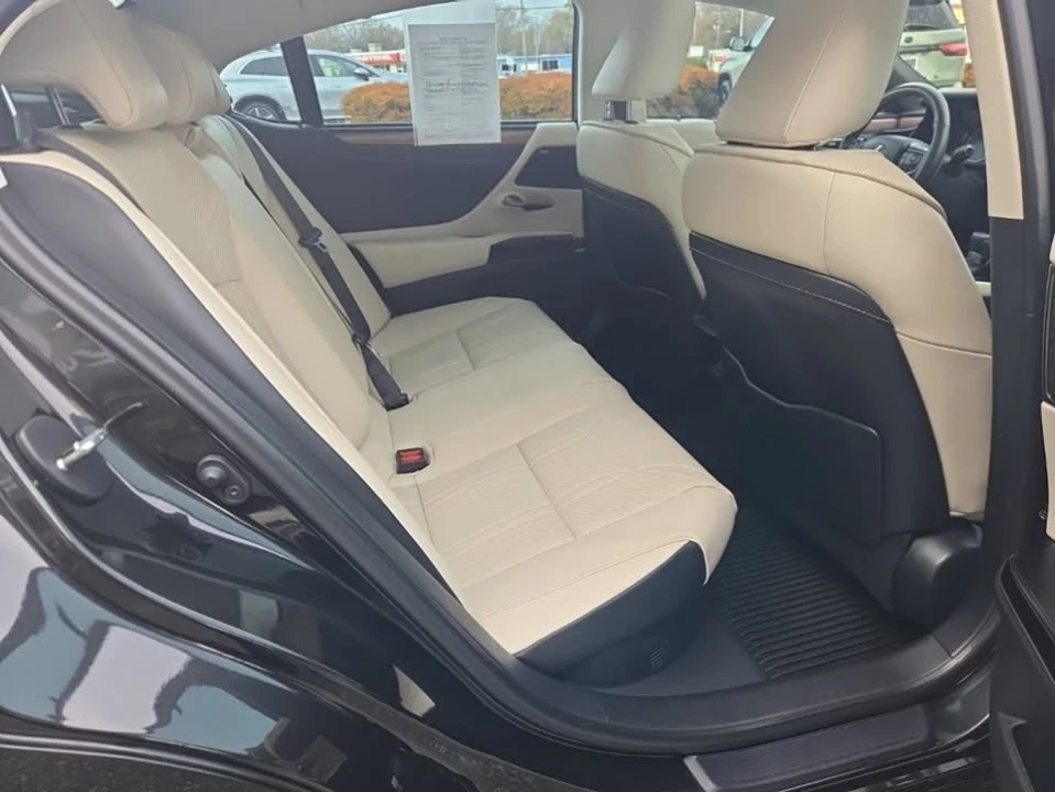 2024 Lexus ES 7th Gen - Image 15 of 20