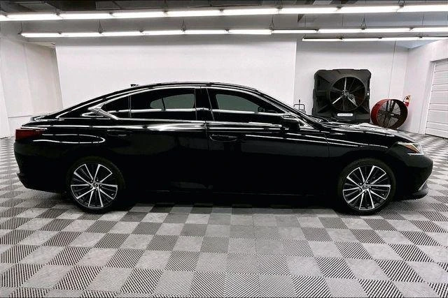 2024 Lexus ES 7th Gen - Image 14 of 20