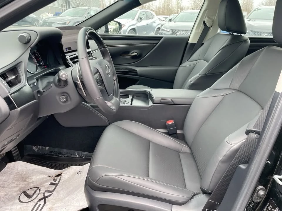 2024 Lexus ES 7th Gen - Image 19 of 20