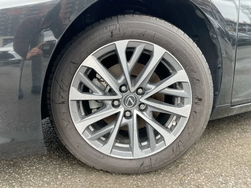 2024 Lexus ES 7th Gen - Image 18 of 20