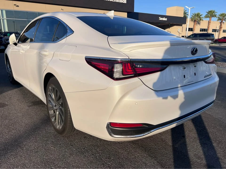 2024 Lexus ES 7th Gen - Image 4 of 15