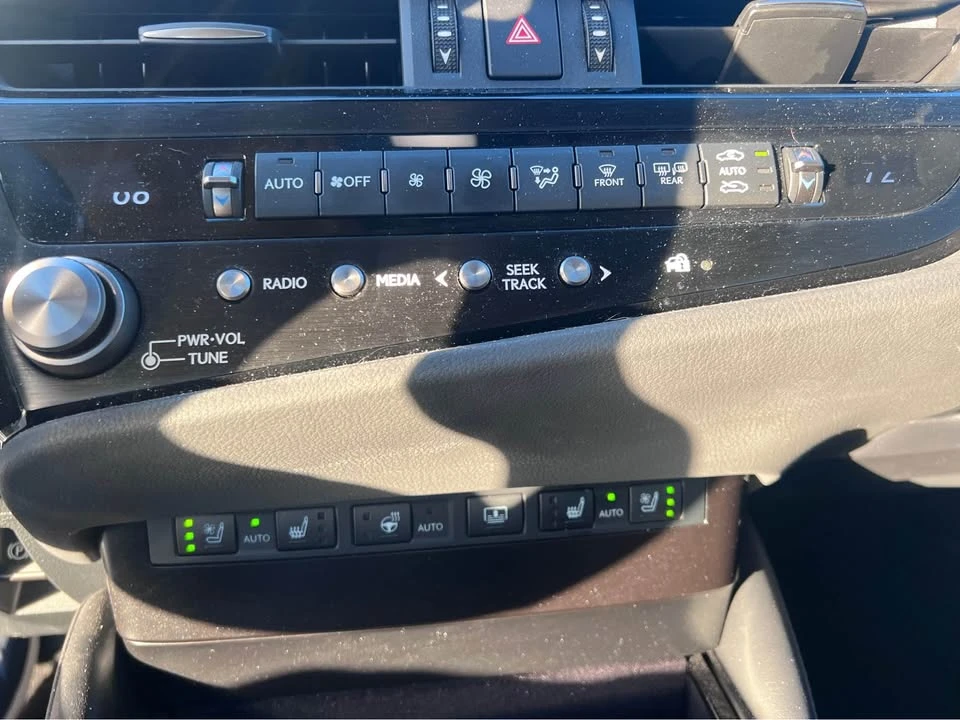 2024 Lexus ES 7th Gen - Image 9 of 15