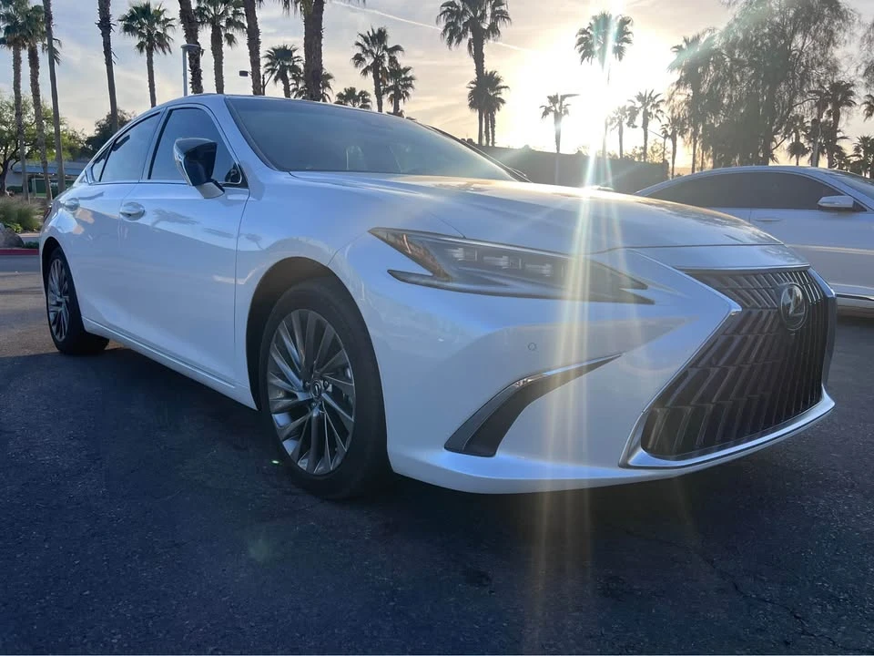 2024 Lexus ES 7th Gen - Image 2 of 15