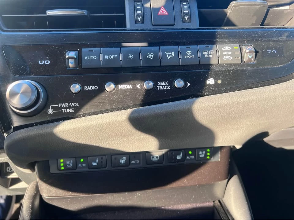 2024 Lexus ES 7th Gen - Image 11 of 15