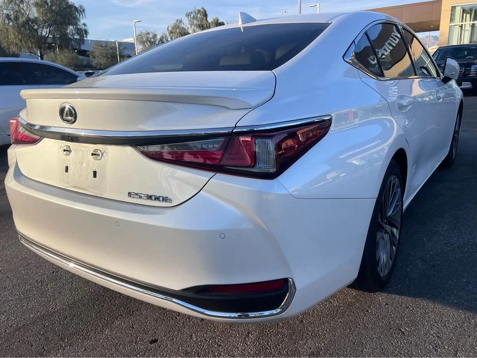 2024 Lexus ES 7th Gen - Image 3 of 15