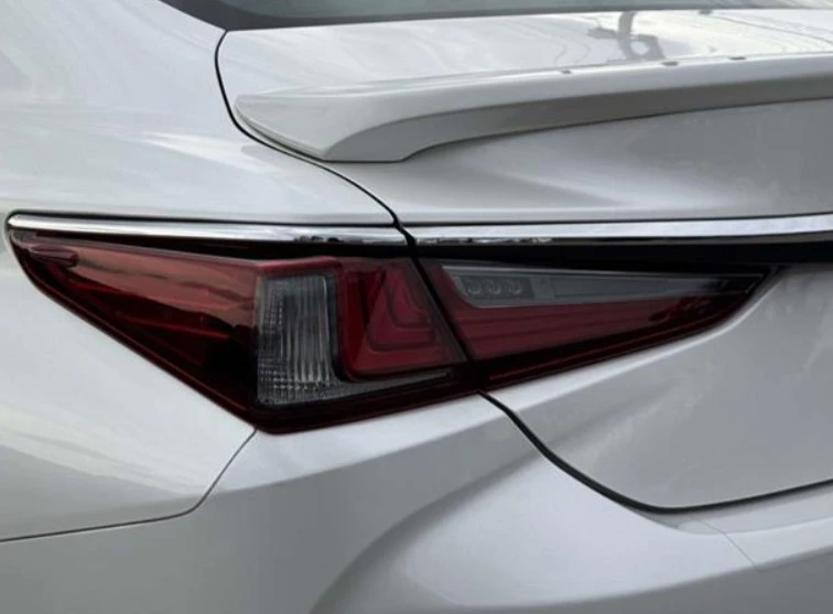 2024 Lexus ES 7th Gen - Image 12 of 18