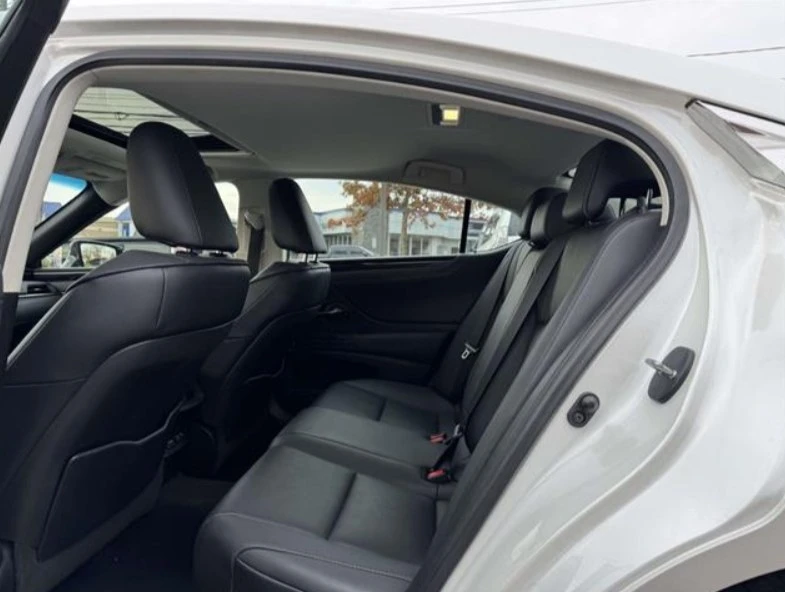 2024 Lexus ES 7th Gen - Image 11 of 18