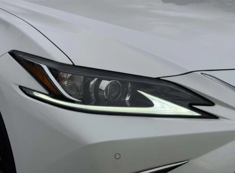 2024 Lexus ES 7th Gen - Image 13 of 18