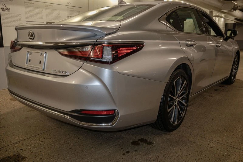 2024 Lexus ES 7th Gen - Image 19 of 20